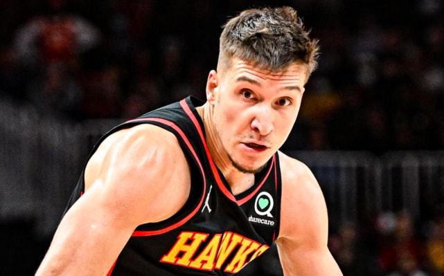 “独眼飞翼” 米农古：非洲杯首秀绝杀英雄，左眼失明难挡绿茵雄心（米农古：左眼失明仍翱翔，非洲杯首秀绝杀成英雄）