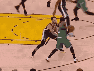 美记：追梦对每晚都要防比他重40到50磅的中锋感到不满（美媒：格林不满每场都得对位体重比他重40至50磅的中锋）