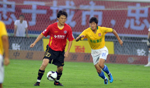 狼队14轮仅积2分排名英超垫底，上赛季曾双杀曼联（从双杀曼联到14轮仅2分：狼队跌至英超末席）