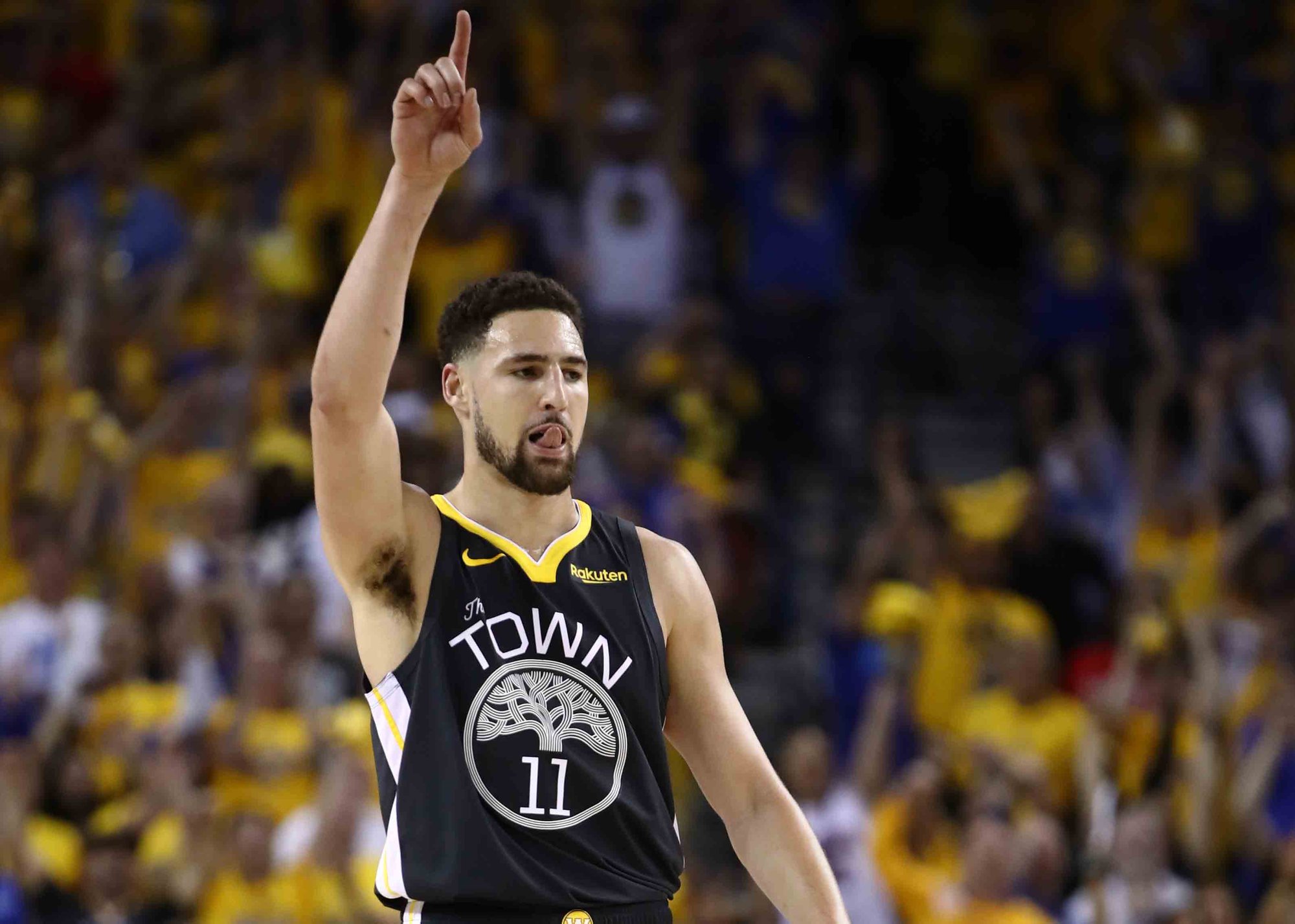 韩鹏：徐根宝指导80多岁高龄还在工作一线，这非常让人感动（韩鹏：八旬徐根宝仍坚守一线，令人动容）