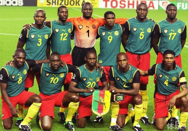 豪门后防崩溃，连续被打穿（豪门防线瓦解，连遭突破）