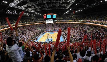 常州举办足球音乐晚会，黄紫昌夫妇甜蜜献唱《小酒窝》（常州举行足球音乐之夜，黄紫昌夫妇深情合唱《小酒窝）