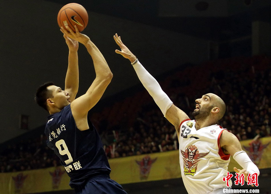 拉齐奥2-0卡利亚里，伊萨克森建功，扎卡尼锁定比分（拉齐奥2-0击败卡利亚里：伊萨克森先开纪录，扎卡尼锁定胜局）