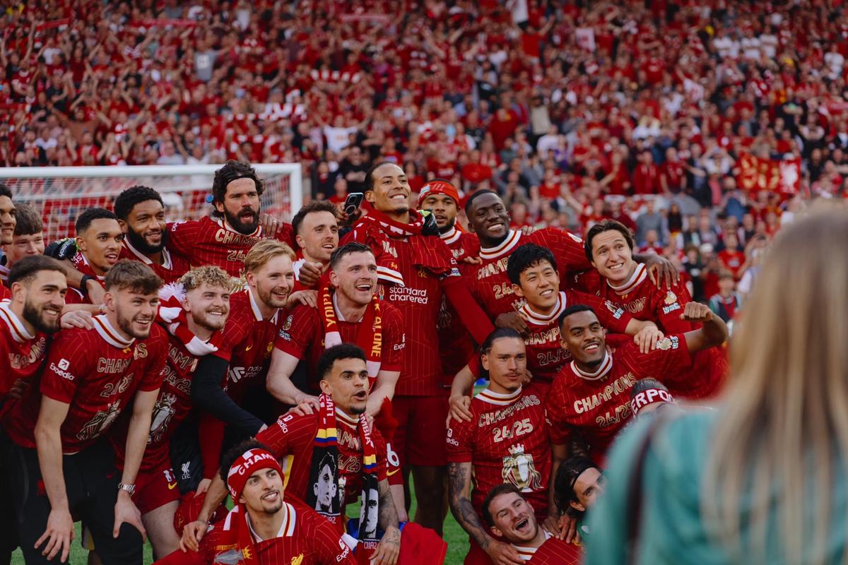 皇马：“嘿，你的益达。”利物浦：“不，是你的益达。”（皇马：“给，你的益达。”利物浦：“不对，还是你的。”）