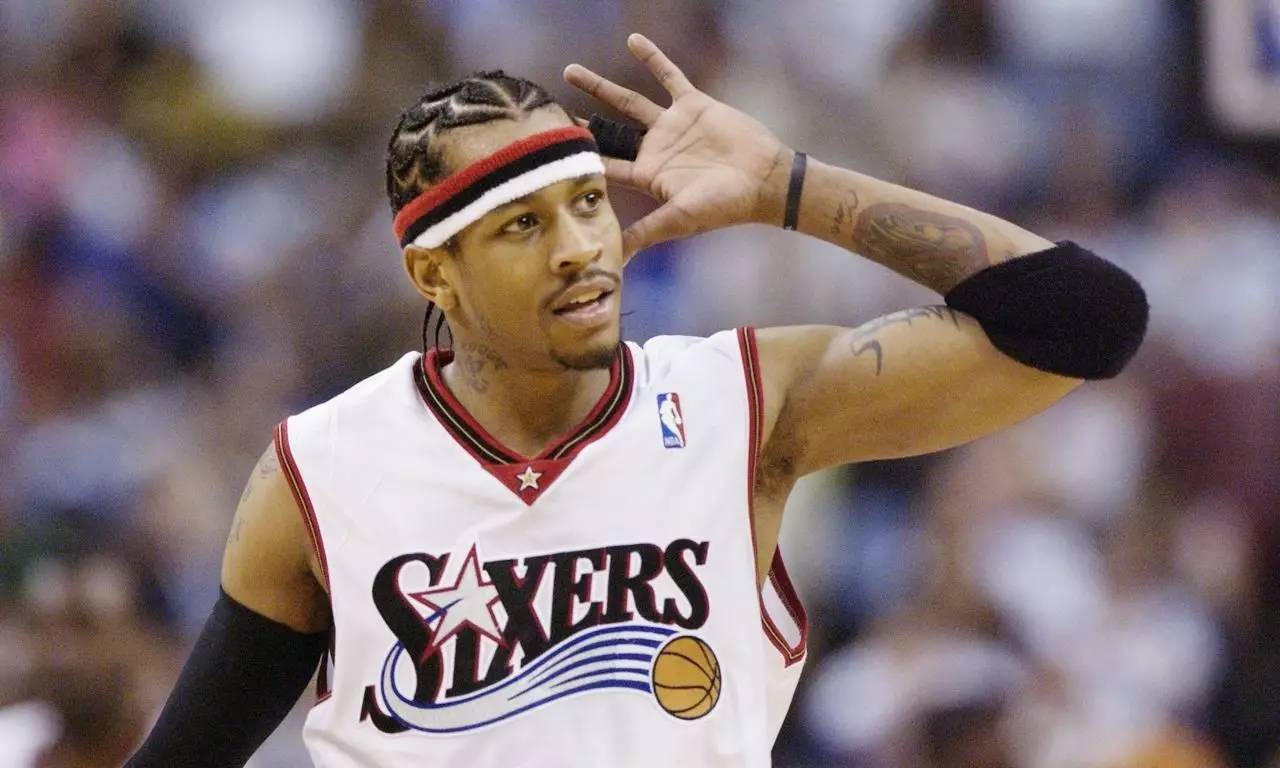 真的稳！库里年终大战首次出手就强投三分 造成独行侠犯规三罚全中（太稳了！库里年终大战首投强硬三分造独行侠犯规，三罚全中）