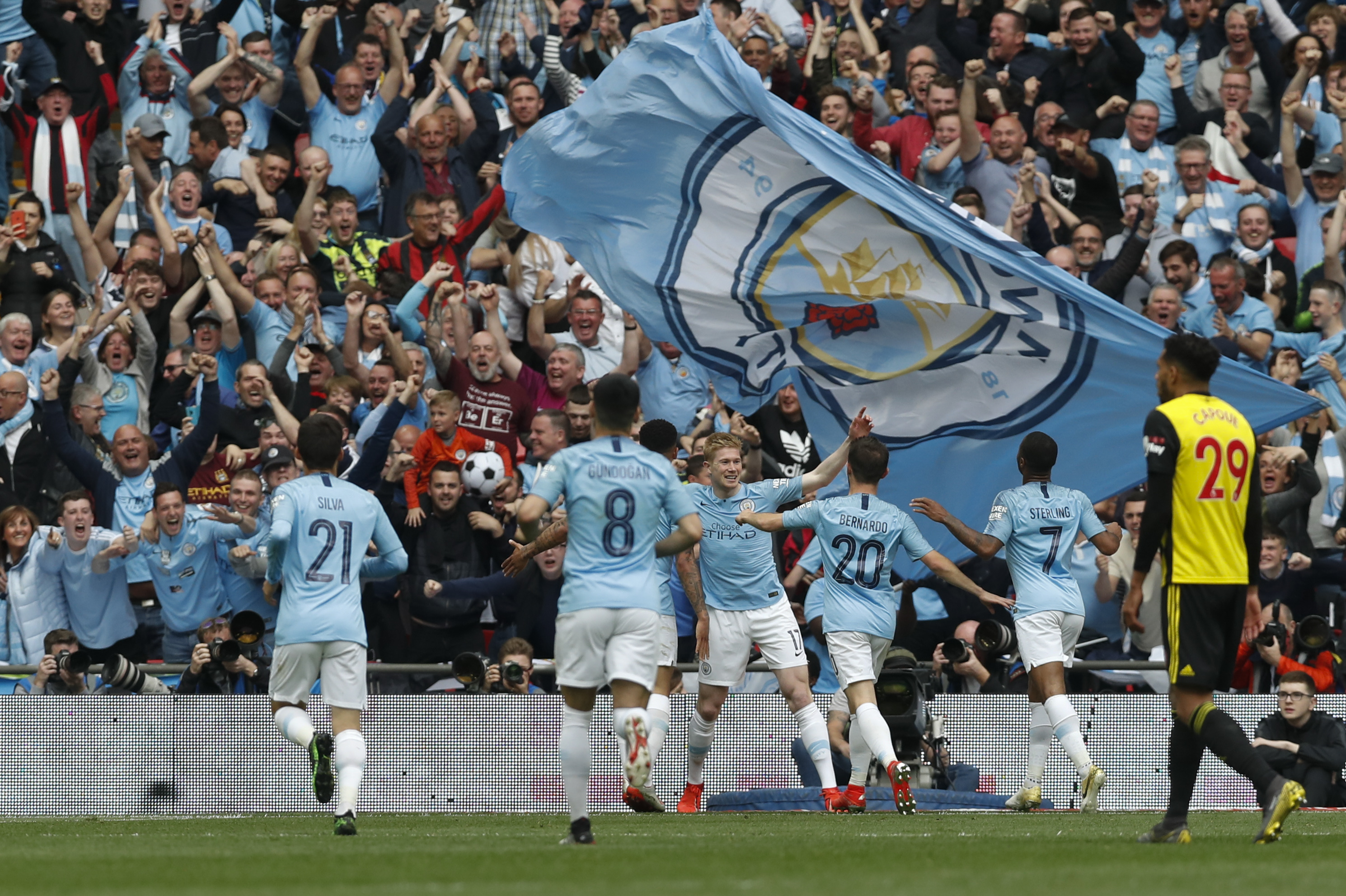 齐沃：两连败出现更衣室问题？我无需否认什么，足球总是如此（齐沃回应两连败与更衣室质疑：无需否认，足球本就如此）