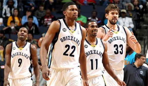 杨氏传奇：27分钟狂飙，独木难支全场最高分（杨氏神话：27分钟暴走，一人扛场拿下全场最高分）