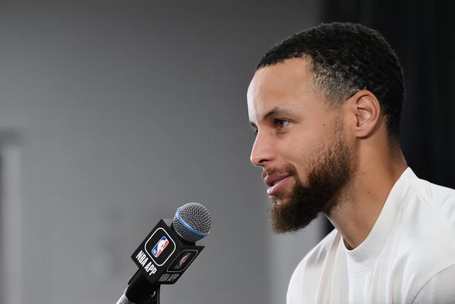 伤势已恢复95%，郑钦文回应复出时间，练左手发球？对自己太狠了（伤情恢复至95%，郑钦文透露回归时间，尝试左手发球？对自己真狠）