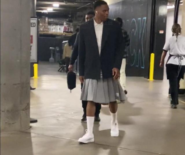 TA：医疗派系冲突添乱，弗里克需要在巴萨伤病危机中重建控制（TA：医疗团队内耗添乱，弗里克需在巴萨伤病潮中重掌大局）