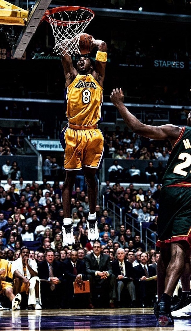 西甲公布24／25赛季转播收入分成，皇马力压巴萨领跑（西甲24／25季转播收入分配出炉，皇马压巴萨居榜首）